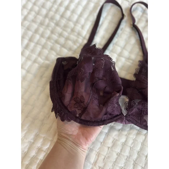 VICTORIA'S SECRET UNLINED FLORAL EMBROIDERED DEMI BRA 34 DD - Picture 2 of 9